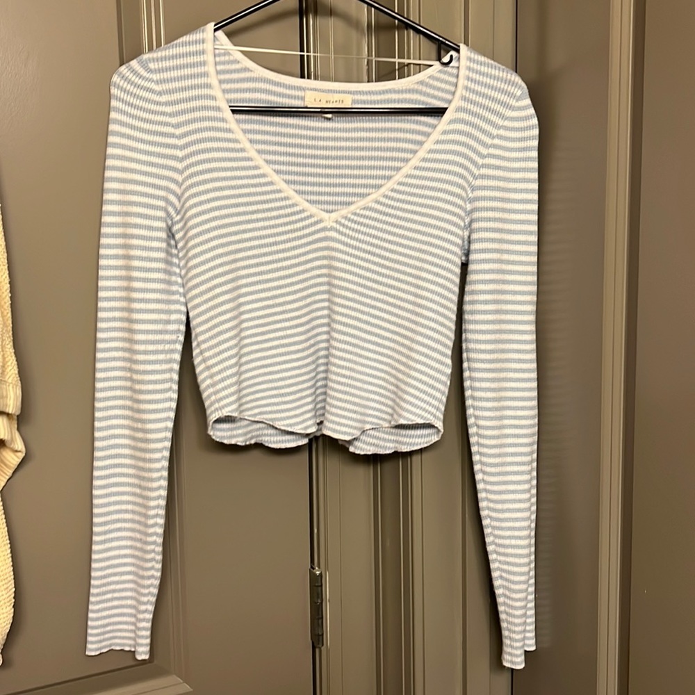 LA hearts long sleeve v neck size medium ribbed